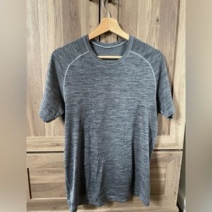Lululemon Men’s Metal Vent Tech Surge Short Sleeve T Shirt Black Gray Sz S